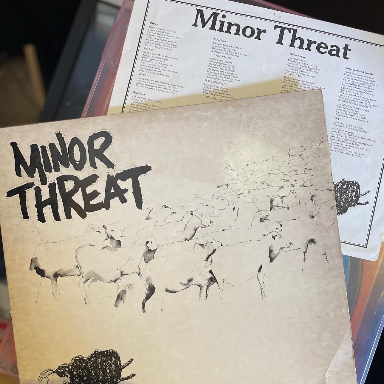 Minor Threat – Out Of Step 12" (Original Press Rare Black Back Cover, Includes Insert)(Used Vinyl) ( VINYL )