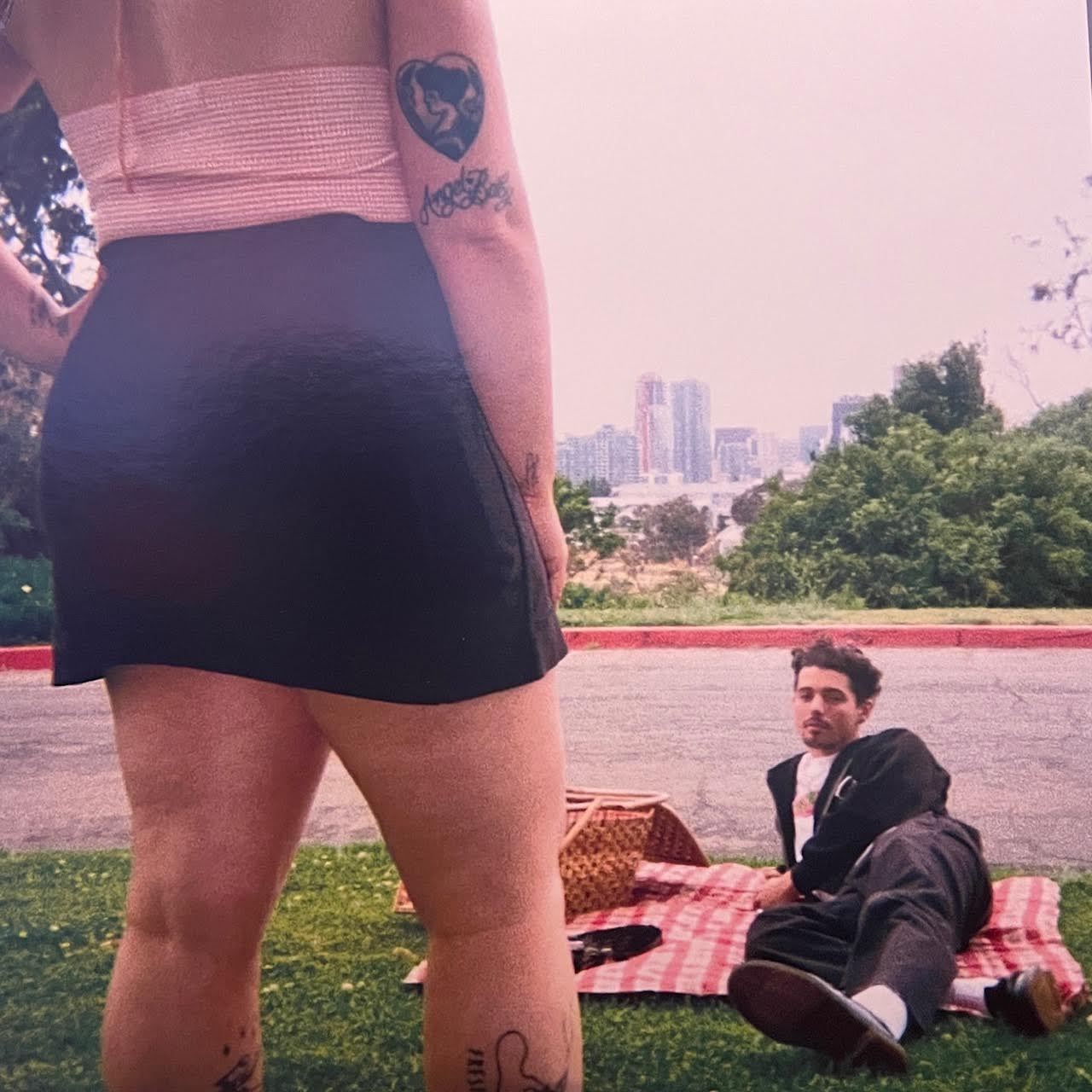 Illigio - In That Skirt/ Pandering 7" ( VINYL )